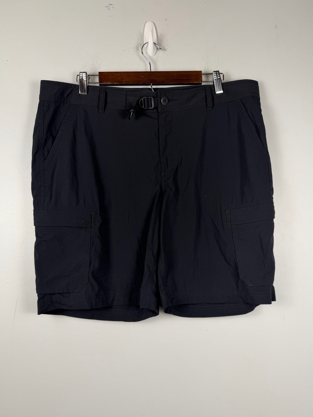 REI Co-op belted Bermuda Shorts in black size 16